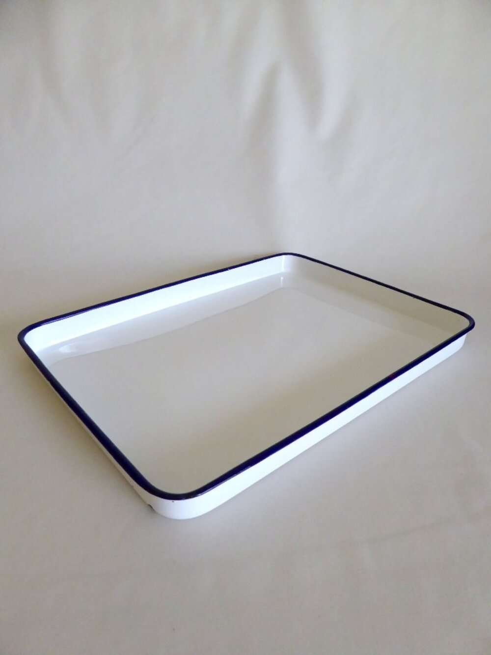 VINTAGE 15.5” x 11.5” ENAMEL RECTANGLE SHALLOW METAL MEDICAL HOSPITAL TRAY